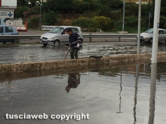 Viterbo allagata - Un lago sulla tangenziale