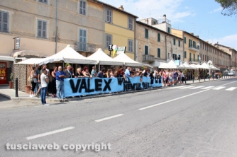 Un paese intero al funerale di Valentino