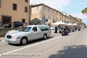 Un paese intero al funerale di Valentino