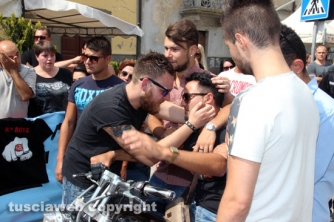 Un paese intero al funerale di Valentino