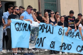 Un paese intero al funerale di Valentino
