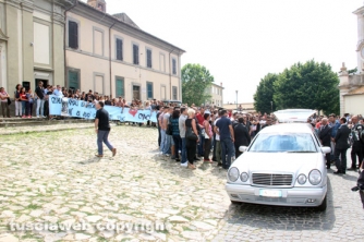 Un paese intero al funerale di Valentino
