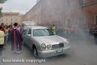 Un paese intero al funerale di Valentino