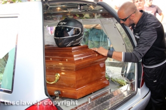 Un paese intero al funerale di Valentino