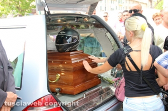 Un paese intero al funerale di Valentino