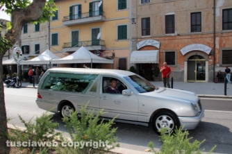 Un paese intero al funerale di Valentino