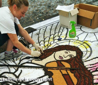 Processione Corpus Domini - Un tappeto di fiori ricopre Bolsena
