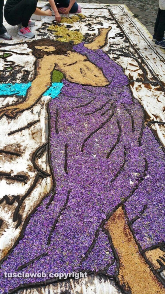 Processione Corpus Domini - Un tappeto di fiori ricopre Bolsena