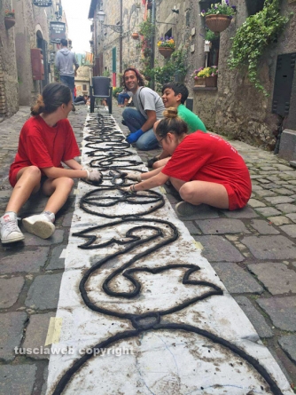 Processione Corpus Domini - Un tappeto di fiori ricopre Bolsena
