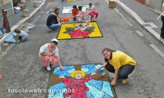 Processione Corpus Domini - Un tappeto di fiori ricopre Bolsena
