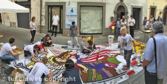 Processione Corpus Domini - Un tappeto di fiori ricopre Bolsena