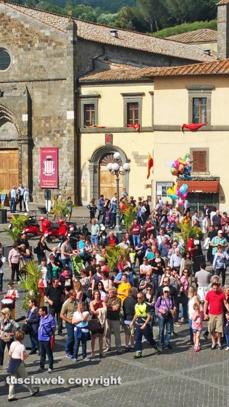 Processione Corpus Domini - Un tappeto di fiori ricopre Bolsena