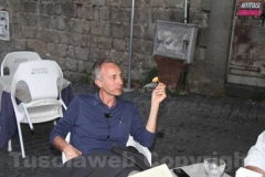 Travaglio si abbuffa