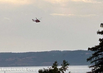 Lago di Bolsena - Le ricerche con l'elicottero dei vigili del fuoco