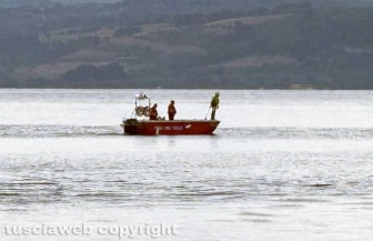 Montefiascone - Una barca si ribalta nel lago - Due giovani dispersi