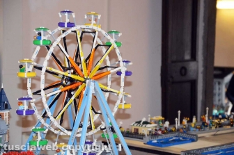 Una città ecosostenibile in mattoncini Lego