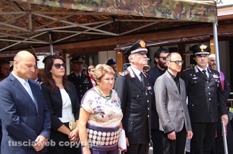 Assassinio Ponte di Cetti - La commemorazione - Il generale Del Sette con i familiari delle vittime