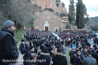 Castel Sant'Elia - Una folla immensa ai funerali di Luca Graziosi