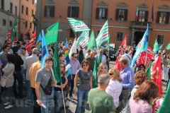 Unopiù, lavoratori in piazza per difendere il posto di lavoro