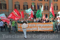 Unopiù, lavoratori in piazza per difendere il posto di lavoro