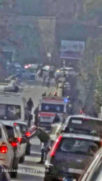 Civita Castellana - Uomo giù da ponte Clementino