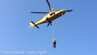 Civita Castellana - Uomo giù da ponte Clementino