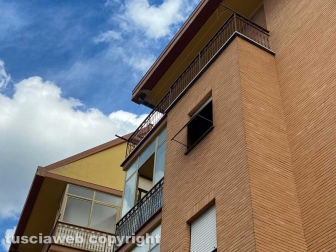 Viterbo - Via Monte Cengio - Il balcone dell'appartamento dell'uomo