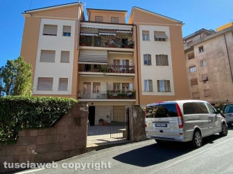 Viterbo - Via Pieve di Cadore - Uomo precipita dal terzo piano