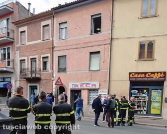 Vetralla - Uomo barricato in casa