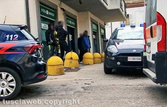 Vetralla - Uomo barricato in casa