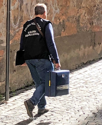 Viterbo - Polizia scientifica in via Romanelli