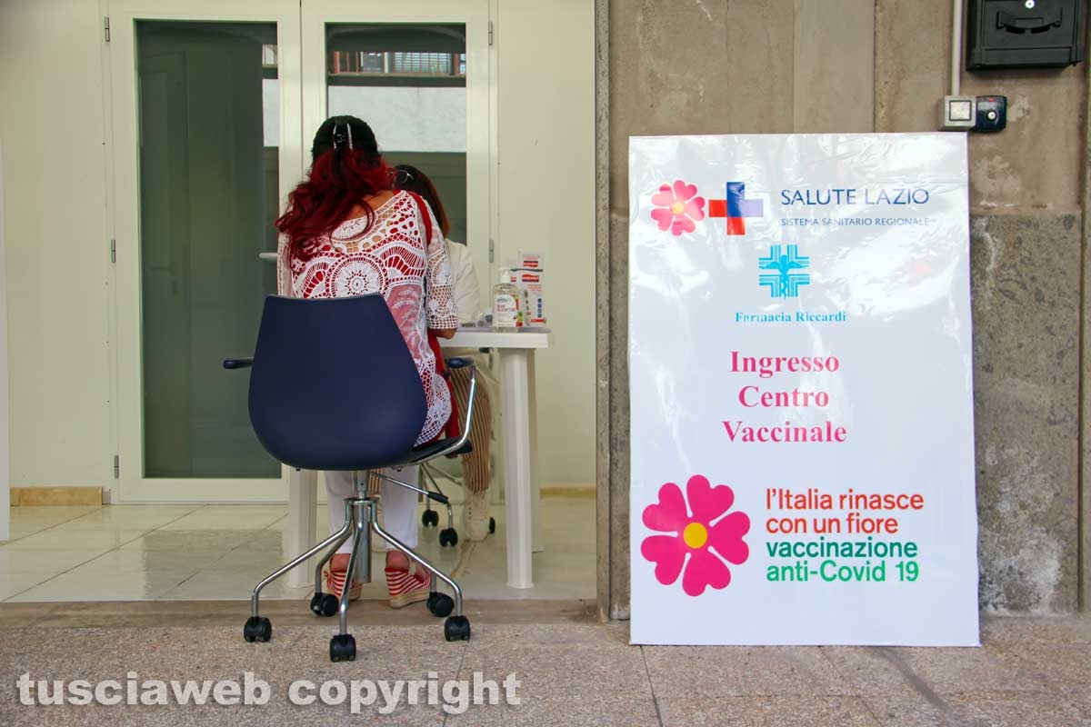 Viterbo - Vaccini in farmacia