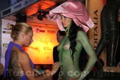 Valentina la modella che si è fatta dipingere a piazza Repubblica