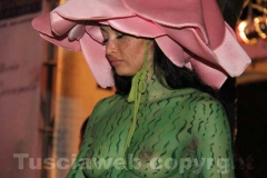 Valentina la modella che si è fatta dipingere a piazza Repubblica