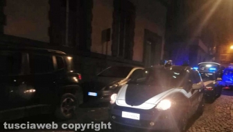 Viterbo - Si schiantano contro due auto in via Mazzini