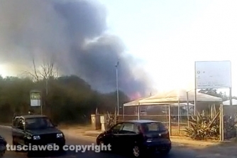 Civita Castellana - Vasto incendio in campagna