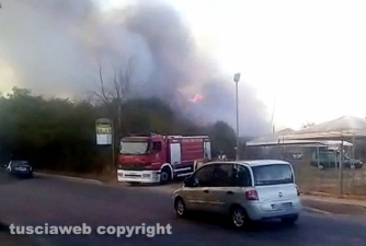 Civita Castellana - Vasto incendio in campagna
