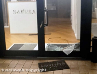 Viterbo - Vetrine spaccate a Santa Barbara, colpiti centro estetico e forno