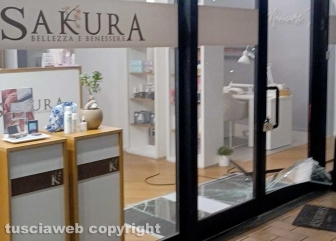 Viterbo - Vetrine spaccate a Santa Barbara, colpiti centro estetico e forno