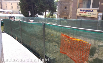 Via Cairoli, sopralluogo con i commercianti