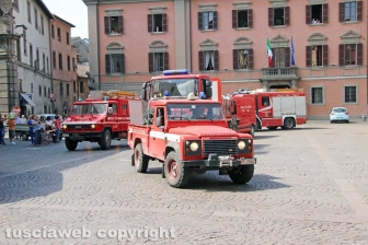 Viterbo - I Vigili del fuoco a sirene spiegate verso la nuova caserma