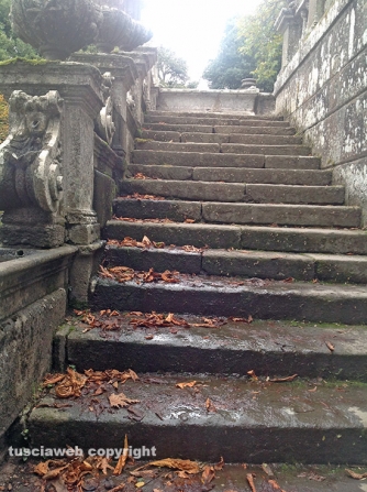 Villa Lante sporca e malridotta