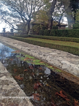 Villa Lante sporca e malridotta