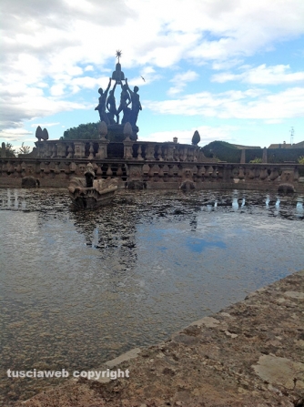 Villa Lante sporca e malridotta