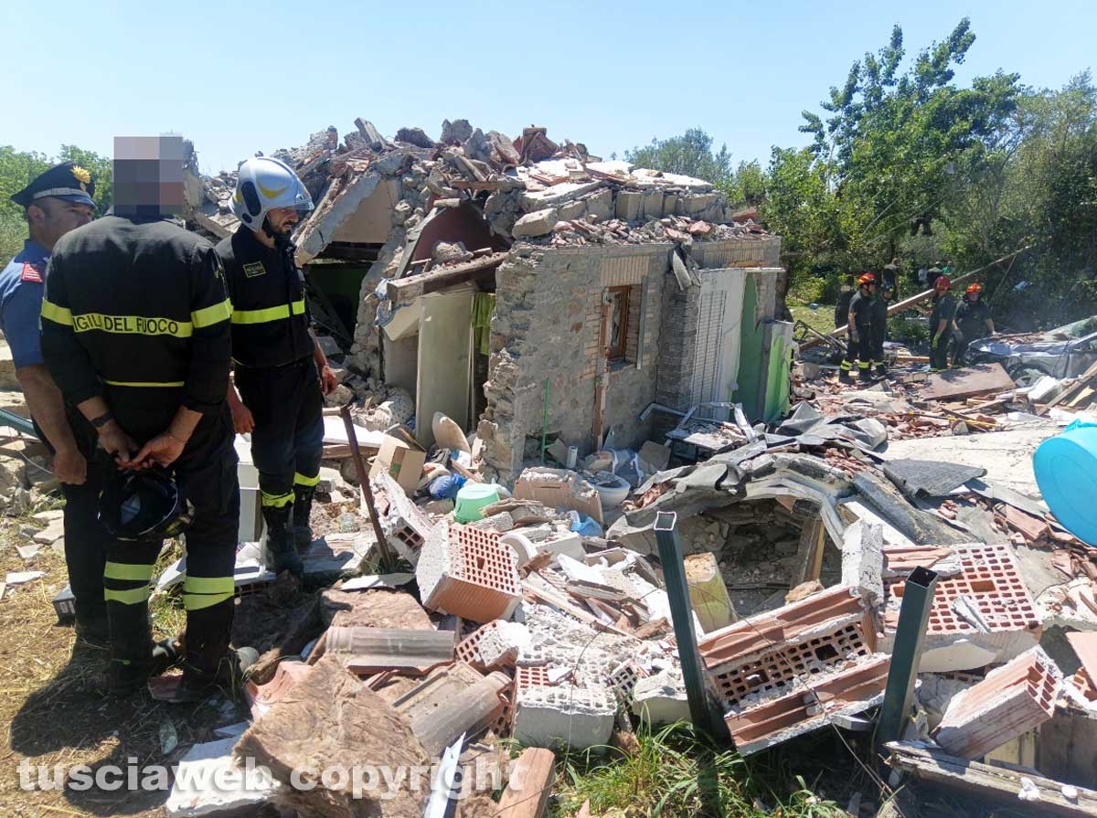 Bolsena - Forte esplosione distrugge casa