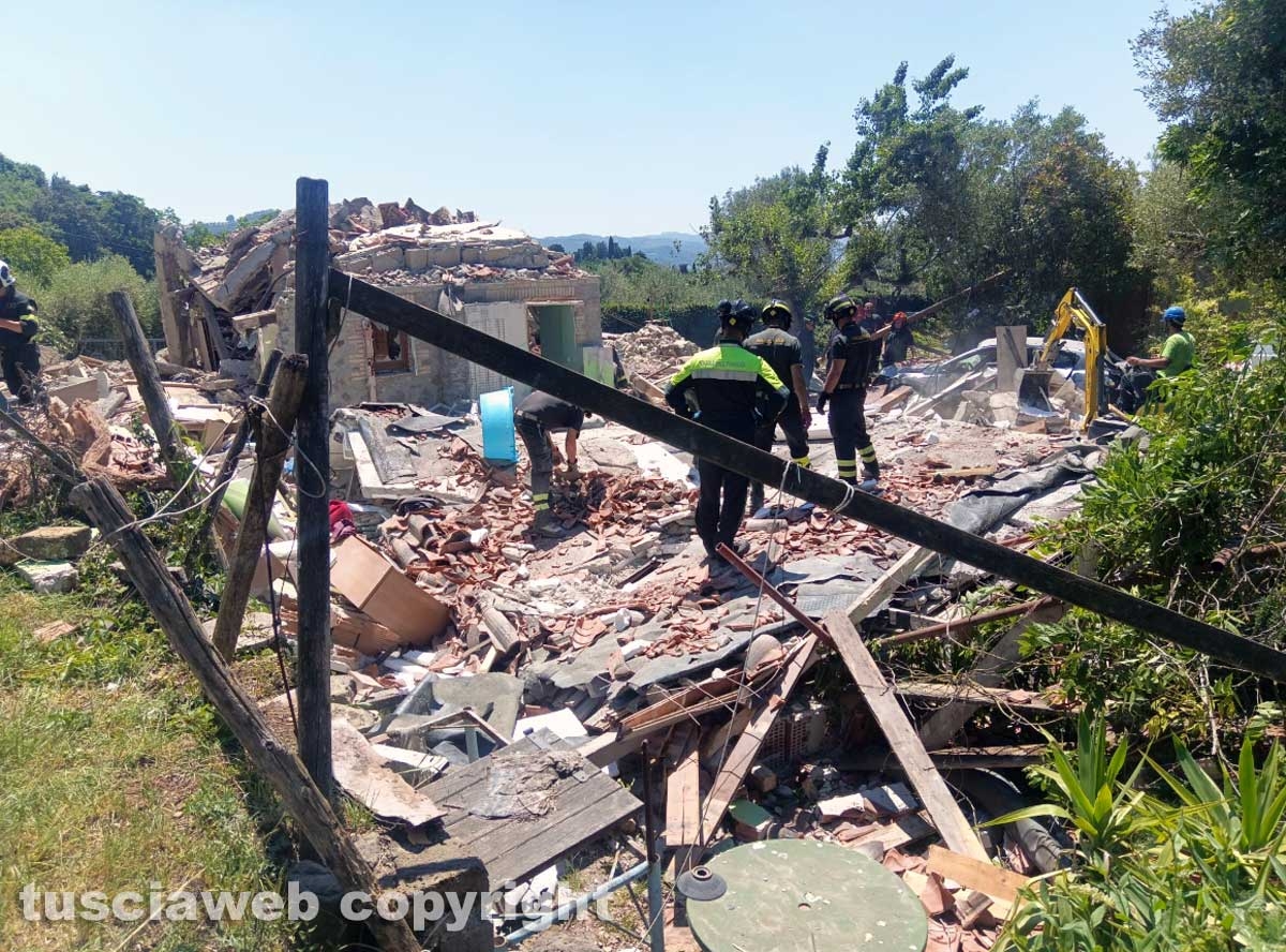 Bolsena - Forte esplosione distrugge casa