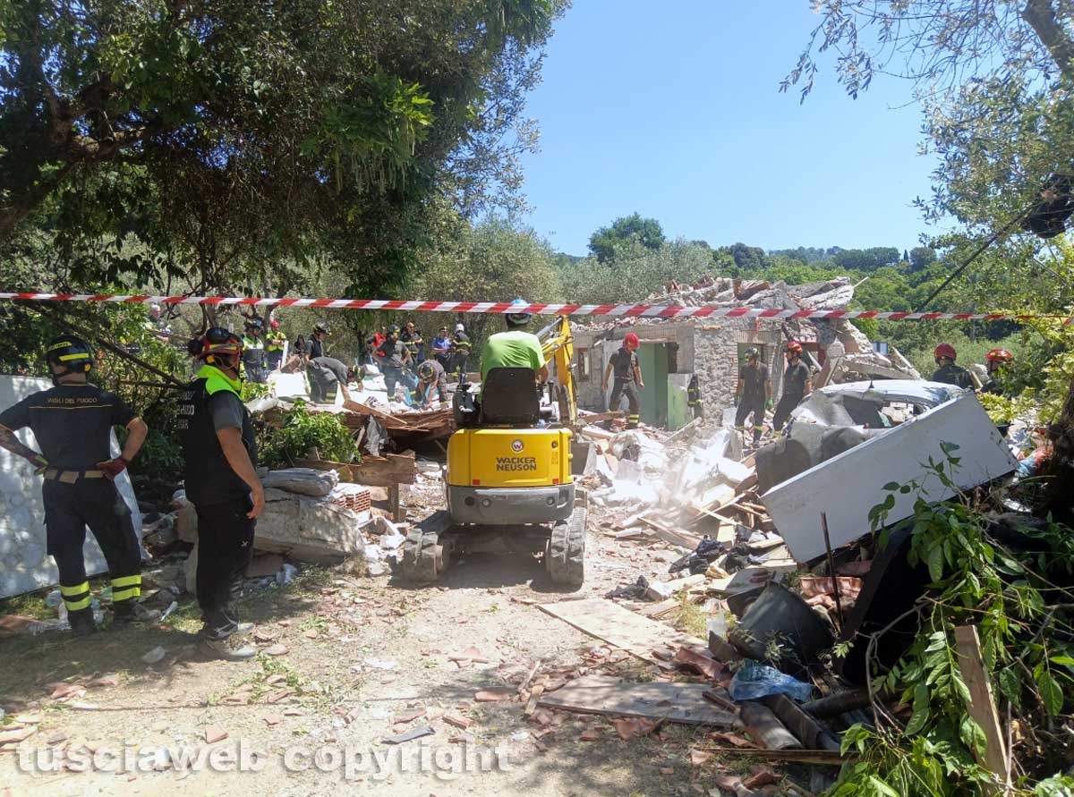 Bolsena - Forte esplosione distrugge casa