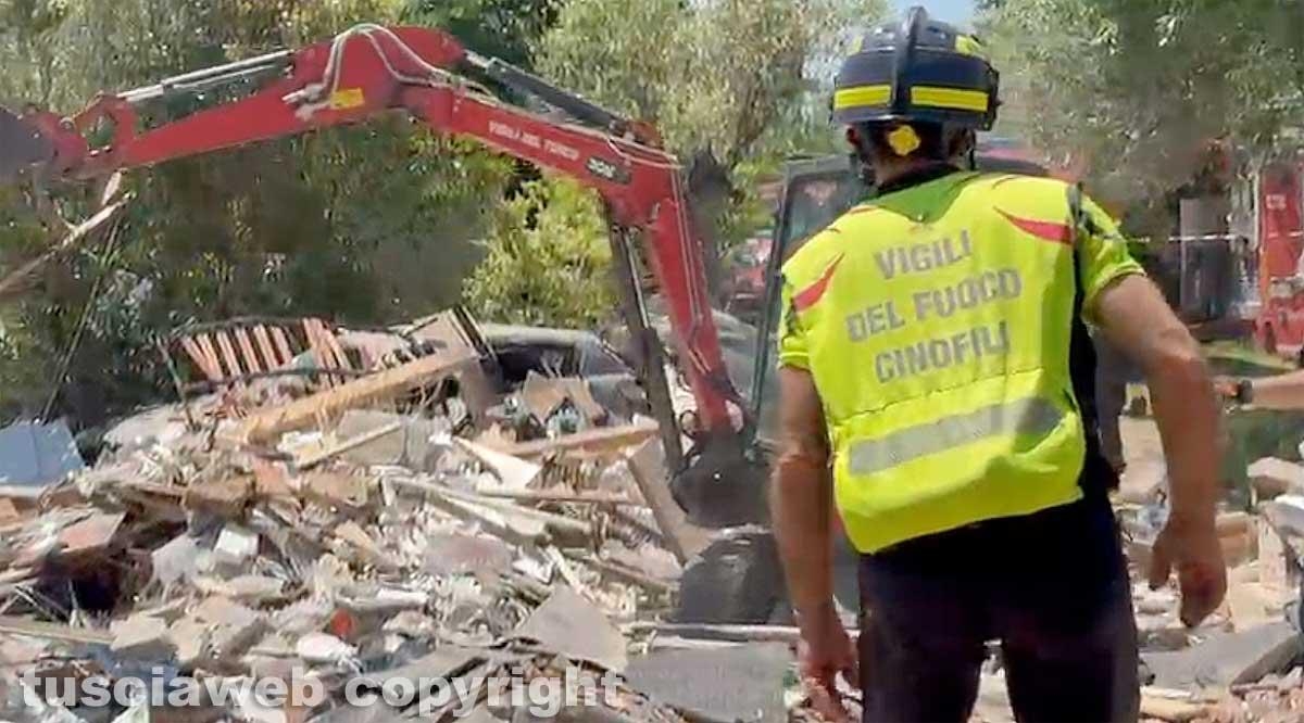 Bolsena - Forte esplosione distrugge casa - Vigili del fuoco