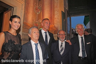 Alice Sabatini con gli ideatori delle macchine di S. Rosa