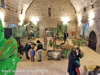 Viterbo - La mostra sui dinosauri a palazzo dei papi